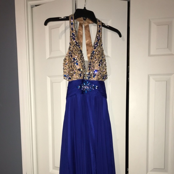 Gorgeous Prom Dress - Picture 2 of 7